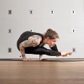 670seb-bodhi-padma-studio-yogamatte-anthrazit-anwendung.jpg