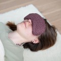 925vau-yoga-meditation-augenkissen-baumwolle-aubergine-anwendung.jpg