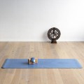 913mb_630bta_ykxlx_padma_yogagurt_blau_phoenix_yogamatte_blau_yoga_brick_kork_xl_ganze_matte_halbhoch_1080px.jpg